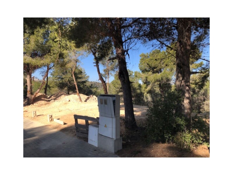 Ubebygd land til salgs i Moraira - € 240 000 (Ref: 9596585)