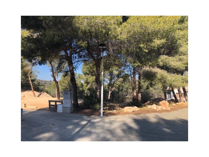 Ubebygd land til salgs i Moraira - € 240 000 (Ref: 9596585)