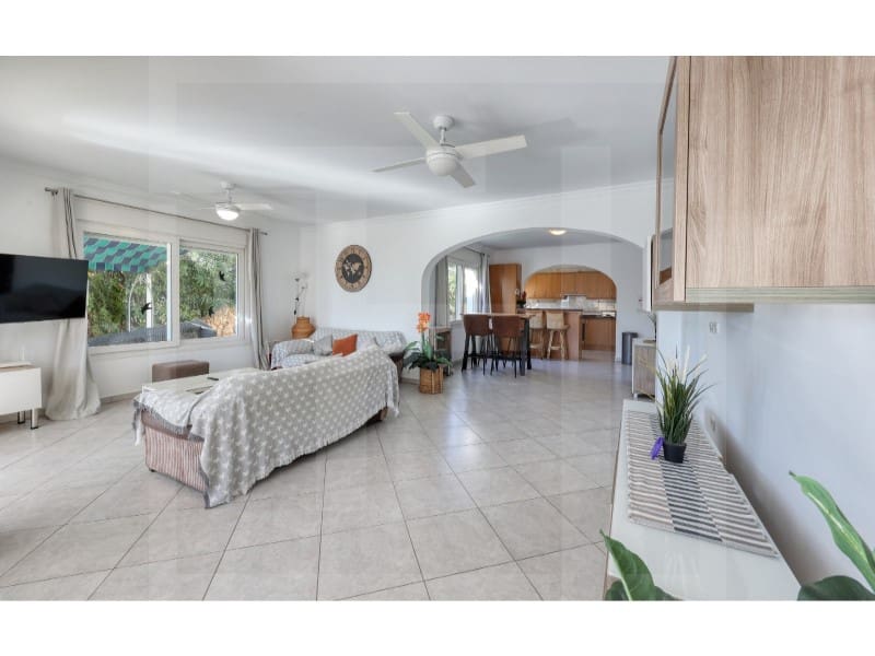 Chalet de 3 habitaciones en Calpe / Calp en venta con garaje - 750.000 € (Ref: 9666286)