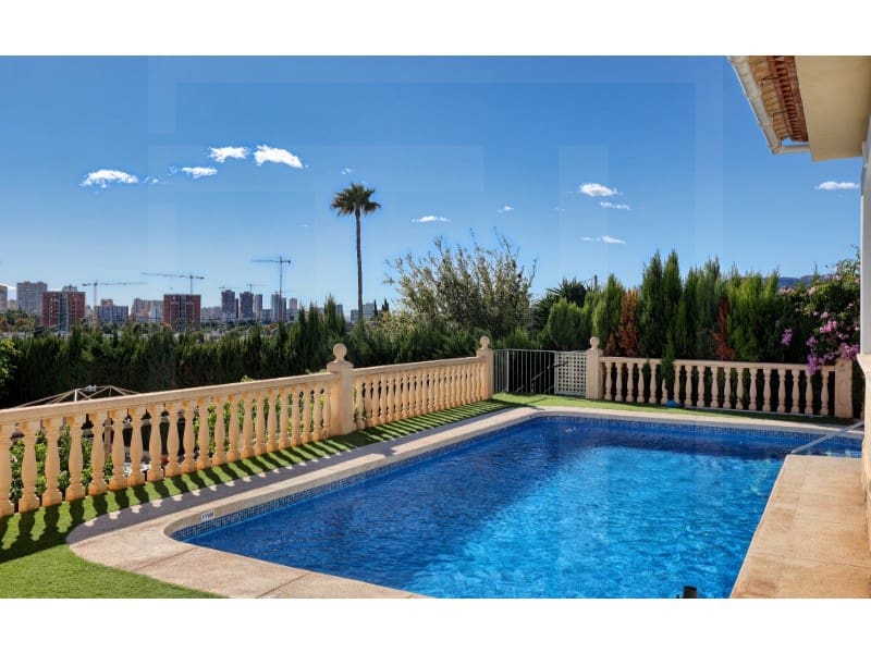 Chalet de 3 habitaciones en Calpe / Calp en venta con garaje - 750.000 € (Ref: 9666286)