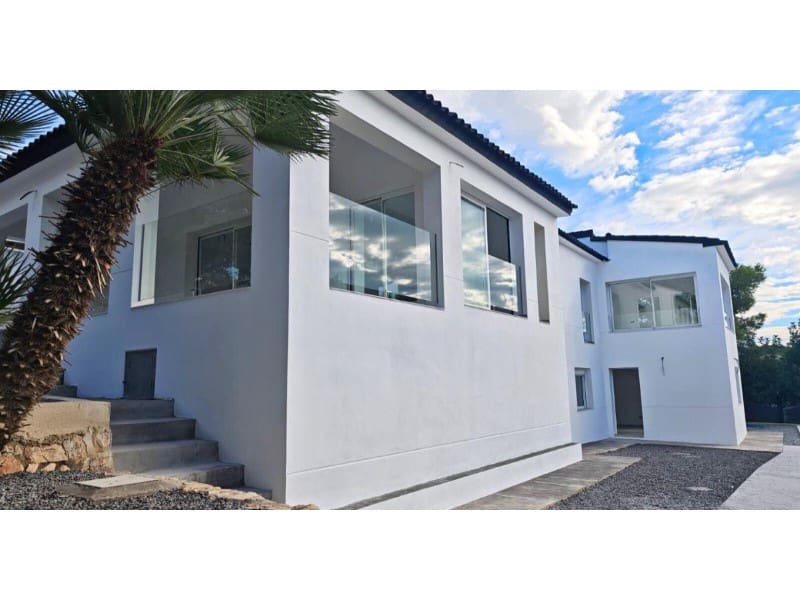 4 bedroom Villa for sale in Altea la Vella - € 835,000 (Ref: 9695206)