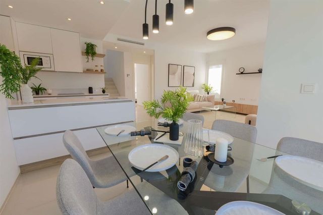 3 slaapkamer Villa te koop in Los Alcázares met zwembad garage - € 479.950 (Ref: 10101554)