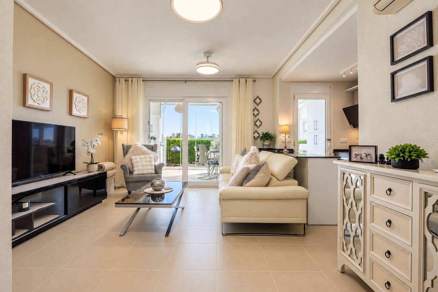 2 makuuhuone Omakotitalo myytävänä paikassa La Torre Golf Resort mukana uima-altaan 
autotalli - 230 000 € (Ref: 10118743)