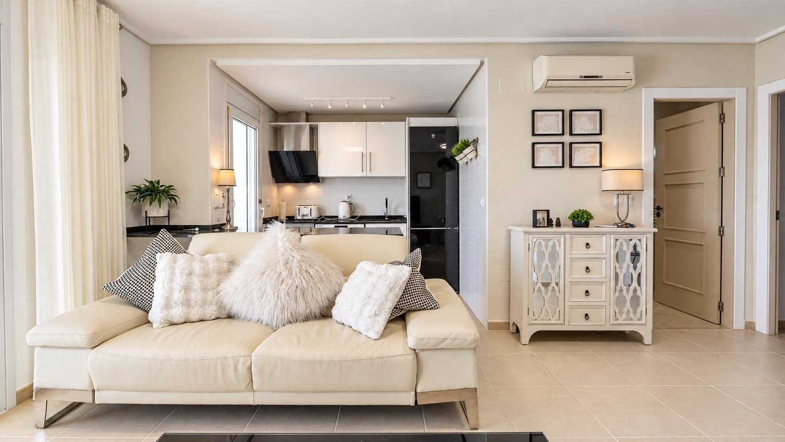 2 makuuhuone Omakotitalo myytävänä paikassa La Torre Golf Resort mukana uima-altaan 
autotalli - 230 000 € (Ref: 10118743)