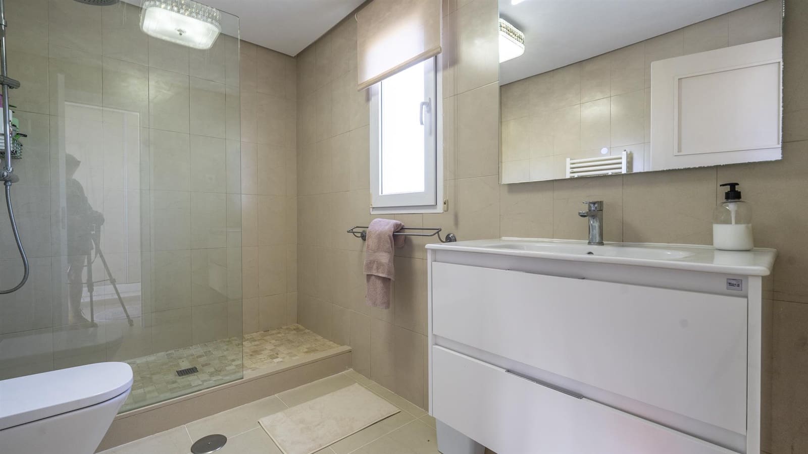 2 makuuhuone Omakotitalo myytävänä paikassa La Torre Golf Resort mukana uima-altaan 
autotalli - 230 000 € (Ref: 10118743)