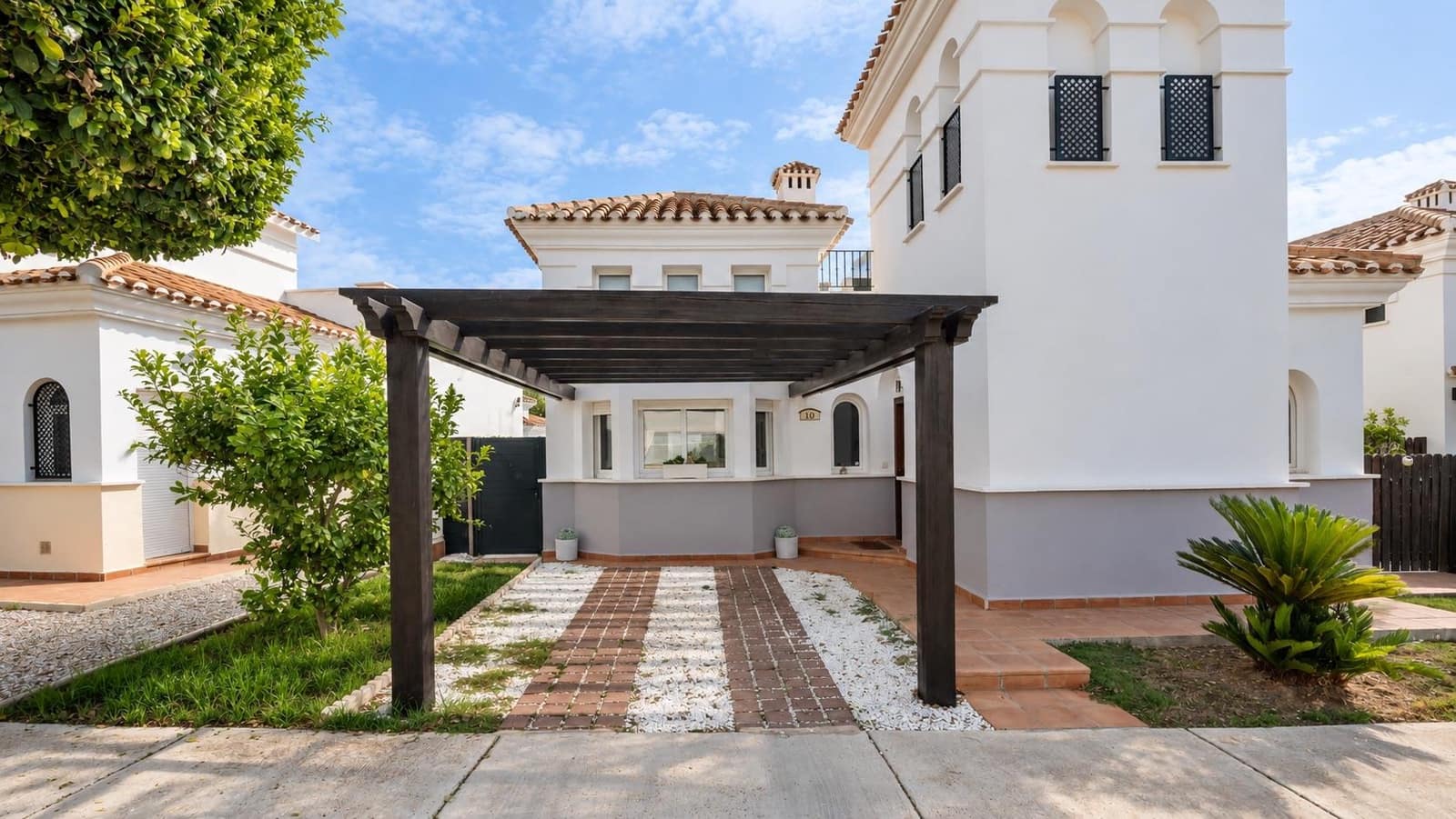 3 soveværelse Villa til salg i La Torre Golf Resort med swimmingpool garage - € 300.000 (Ref: 10132390)