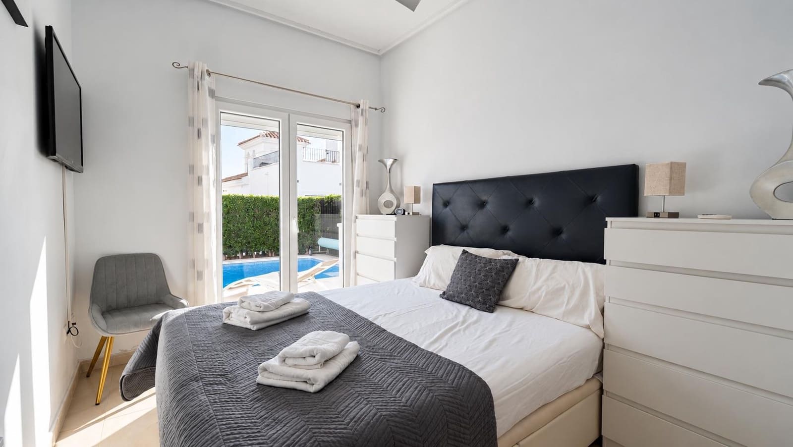 3 soveværelse Villa til salg i La Torre Golf Resort med swimmingpool garage - € 300.000 (Ref: 10132390)