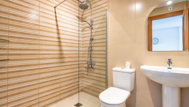 2 quarto Casa em Banda para venda em La Torre Golf Resort, Torre-Pacheco com piscina garagem - 215 000 € (Ref: 10148292)