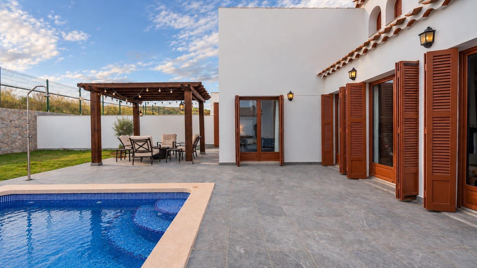 4 bedroom Villa for sale in El Valle Golf Resort with pool - € 500,000 (Ref: 10154584)