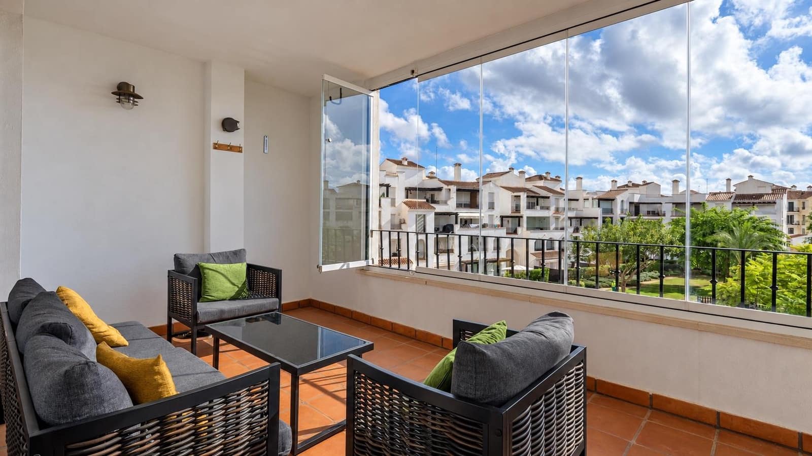 2 Zimmer Apartment zu verkaufen in La Torre Golf Resort mit Pool - 165.000 € (Ref: 10164152)