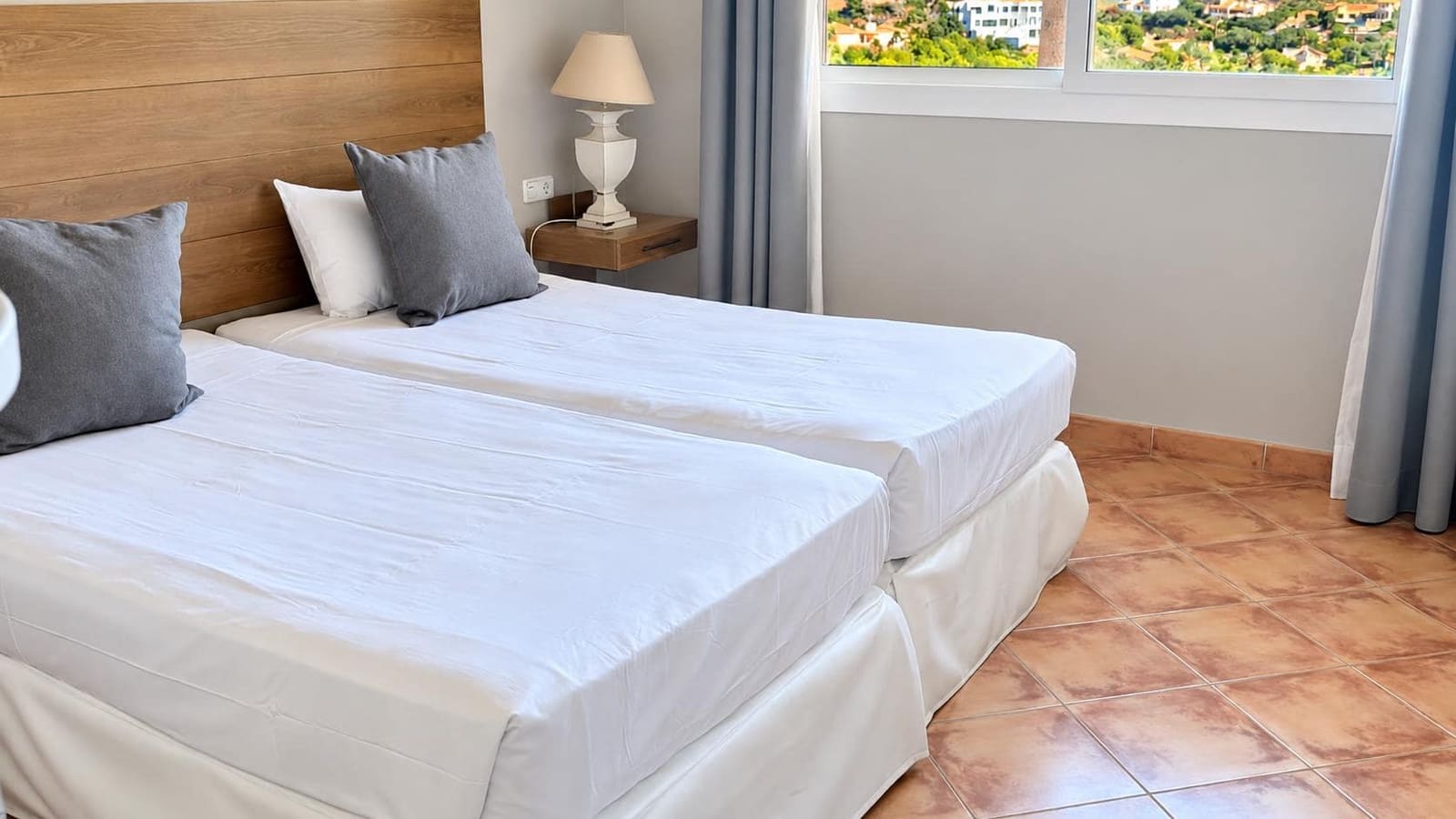 2 bedroom Apartment for sale in La Manga Club with pool - € 160,000 (Ref: 10170524)