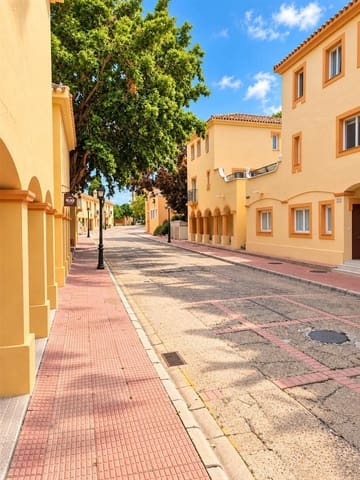 2 soveværelse Byhus til salg i La Manga Club, Cartagena med swimmingpool - € 150.000 (Ref: 10174347)