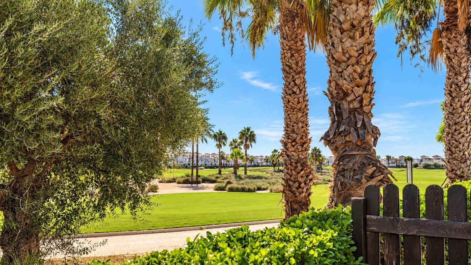 Casa de 2 habitaciones en La Torre Golf Resort en venta con piscina garaje - 200.000 € (Ref: 10176352)