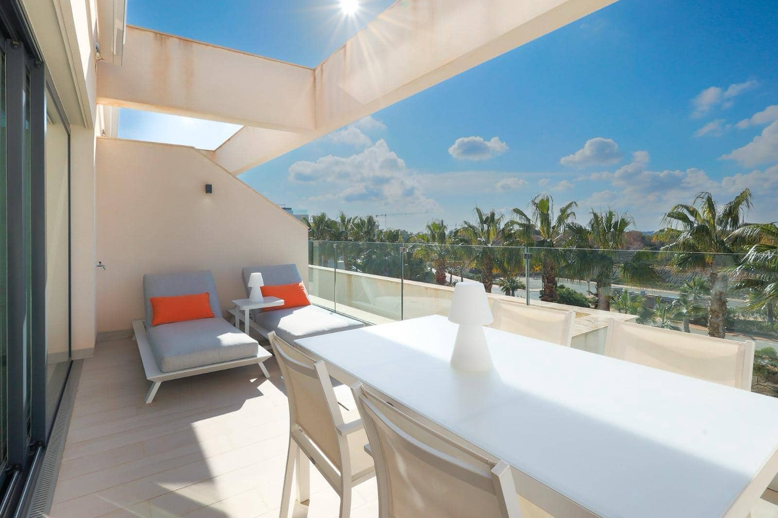 Apartamento de 2 habitaciones en Las Colinas Golf en venta - 369.000 € (Ref: 9104278)