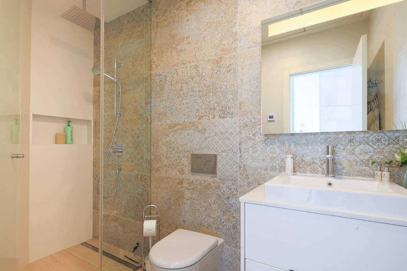 Apartamento de 2 habitaciones en Las Colinas Golf en venta - 369.000 € (Ref: 9104278)