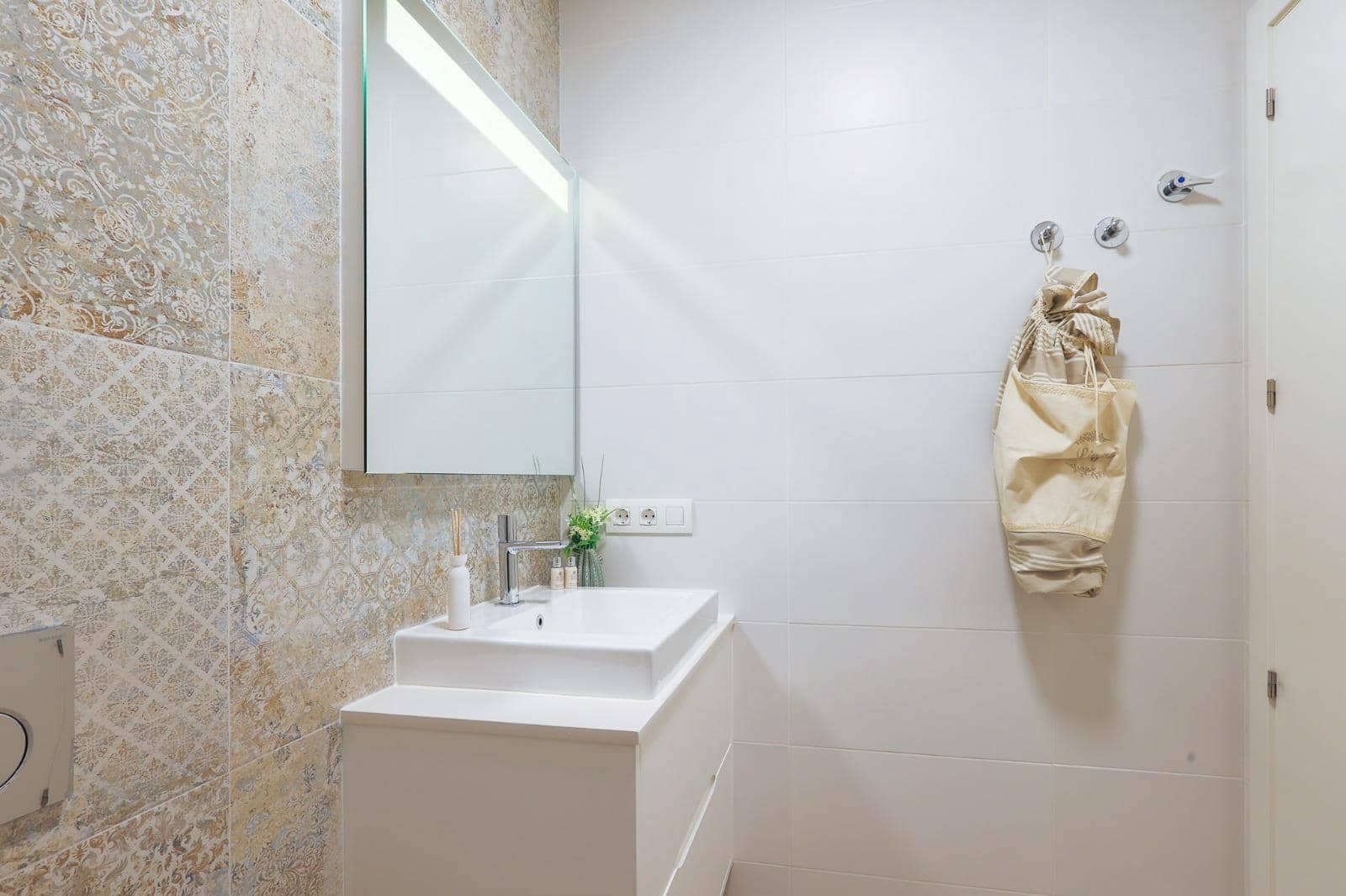 Apartamento de 2 habitaciones en Las Colinas Golf en venta - 369.000 € (Ref: 9104278)