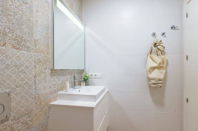 Apartamento de 2 habitaciones en Las Colinas Golf, Orihuela en venta - 369.000 € (Ref: 9104278)