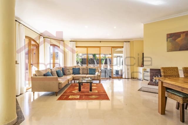 4 Zimmer Villa zu verkaufen in La Manga Club, Cartagena - 540.000 € (Ref: 9208085)