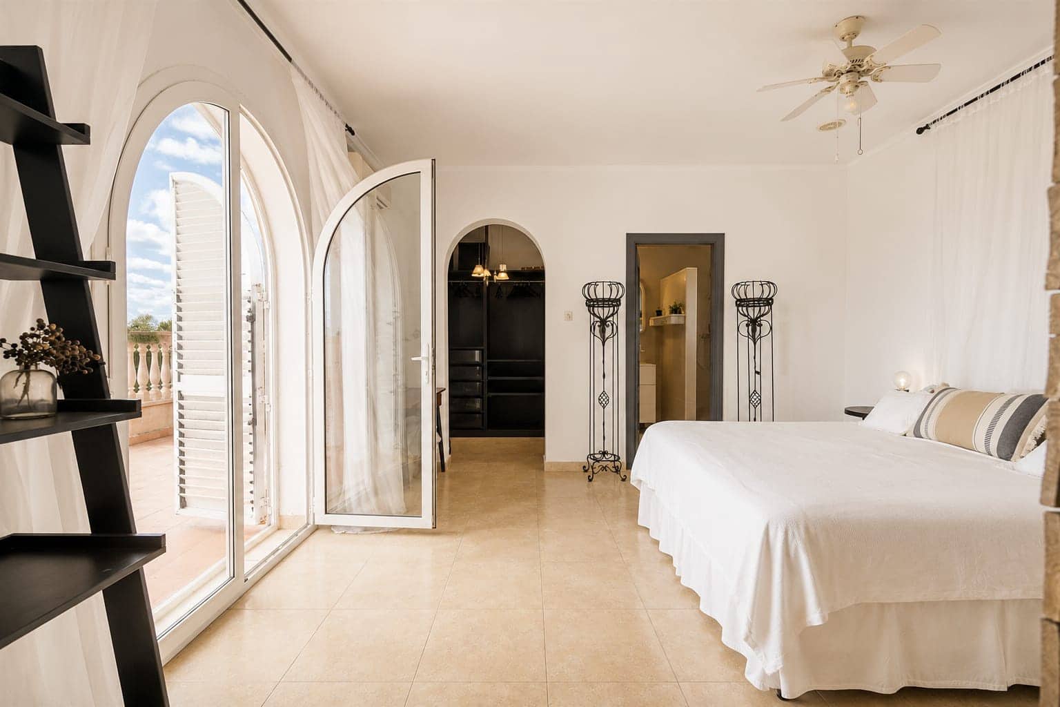 5 bedroom Villa for sale in Gea y Truyols - € 395,000 (Ref: 9393797)