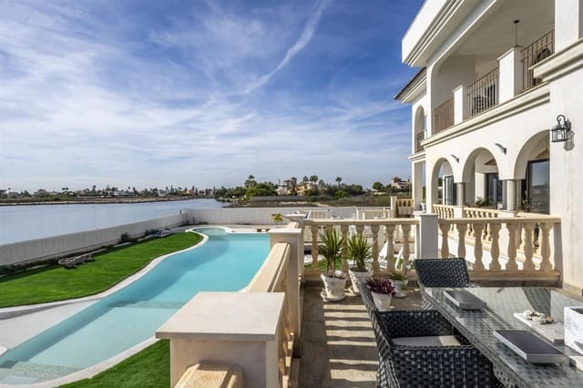 7 sypialnia Willa na sprzedaż w La Manga del Mar Menor z basenem - 2 285 000 € (Ref: 9398200)