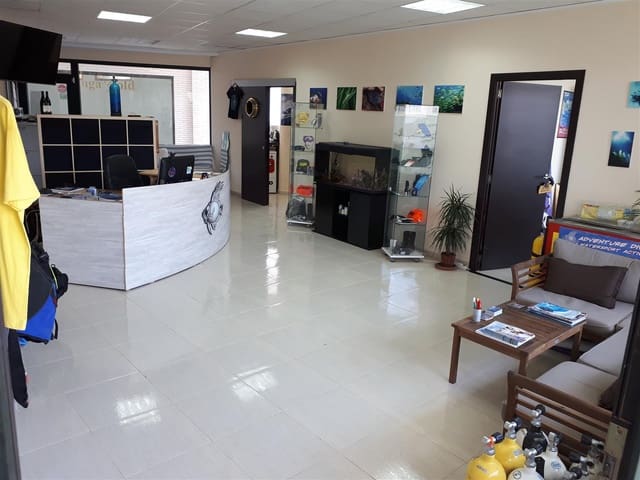 Bedrift til salgs i La Manga Club, Cartagena med svømmebasseng - € 160 000 (Ref: 9424345)