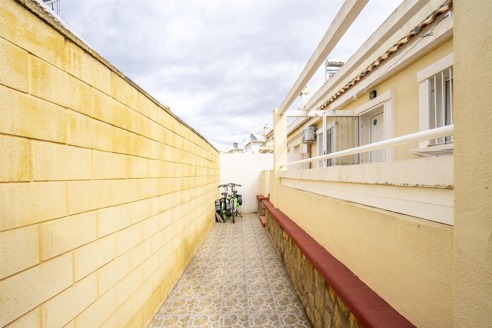 6 slaapkamer Villa te koop in Avileses - € 225.000 (Ref: 9598685)