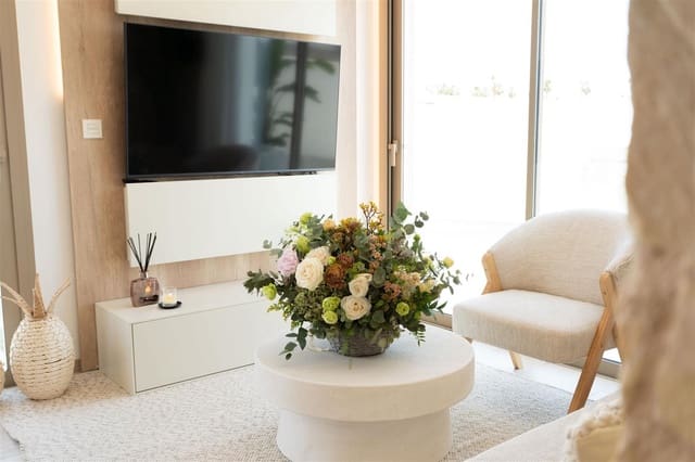 Chalet de 3 habitaciones en Los Alcázares en venta - 439.000 € (Ref: 9683390)