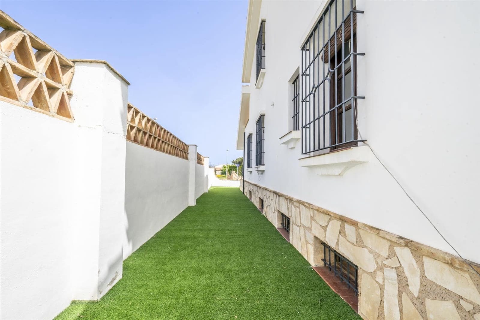 4 bedroom Villa for sale in Santiago de la Ribera - € 580,000 (Ref: 9777653)