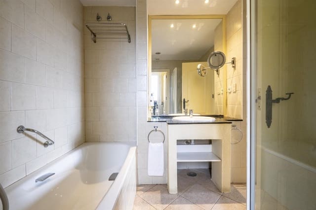 2 soveværelse Lejlighed til salg i Ciudad Universitaria, Madrid by - € 165.000 (Ref: 9790241)