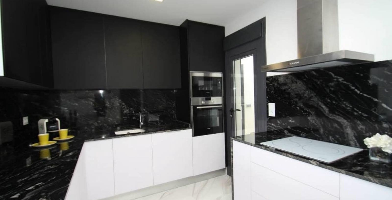 2 bedroom Villa for sale in Playa Honda - € 510,000 (Ref: 9838886)
