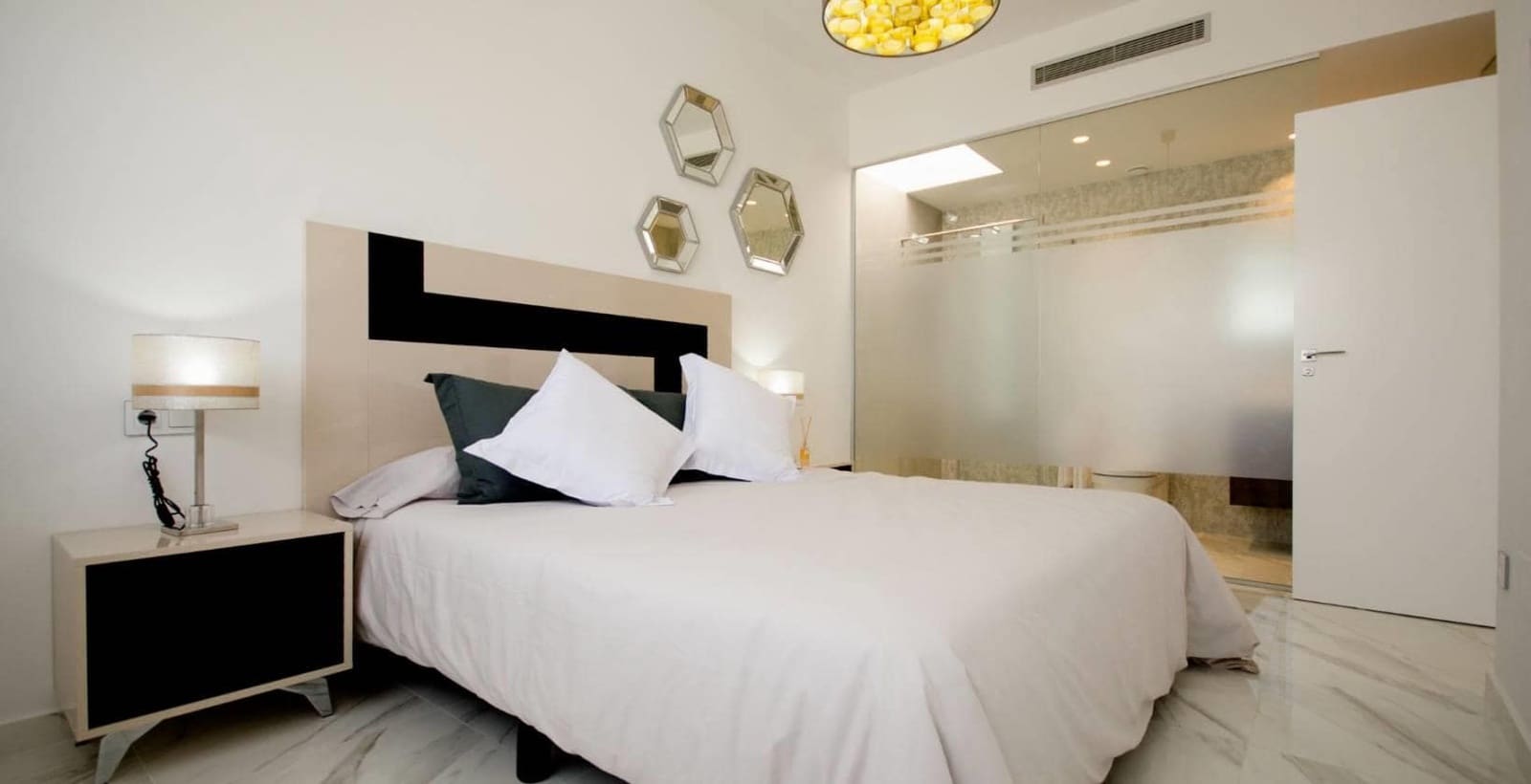 2 bedroom Villa for sale in Playa Honda - € 510,000 (Ref: 9838886)