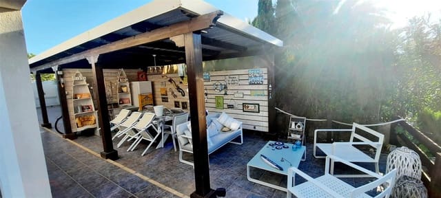 5 makuuhuone Huvila myytävänä paikassa La Manga del Mar Menor - 675 000 € (Ref: 9861528)