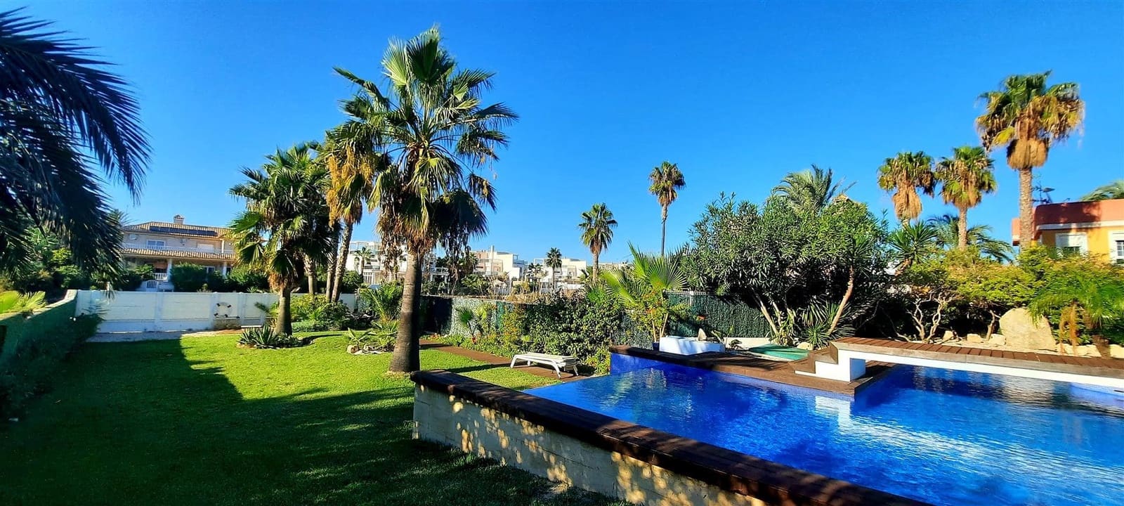 5 makuuhuone Huvila myytävänä paikassa La Manga del Mar Menor - 675 000 € (Ref: 9861528)
