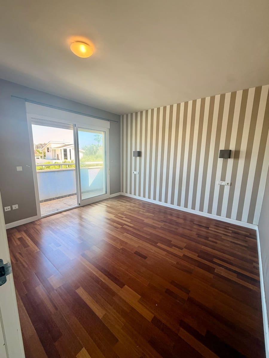 5 makuuhuone Huvila myytävänä paikassa La Manga del Mar Menor - 685 000 € (Ref: 9861528)