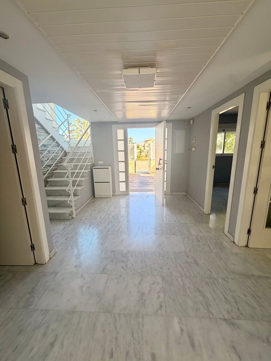 5 makuuhuone Huvila myytävänä paikassa La Manga del Mar Menor - 685 000 € (Ref: 9861528)