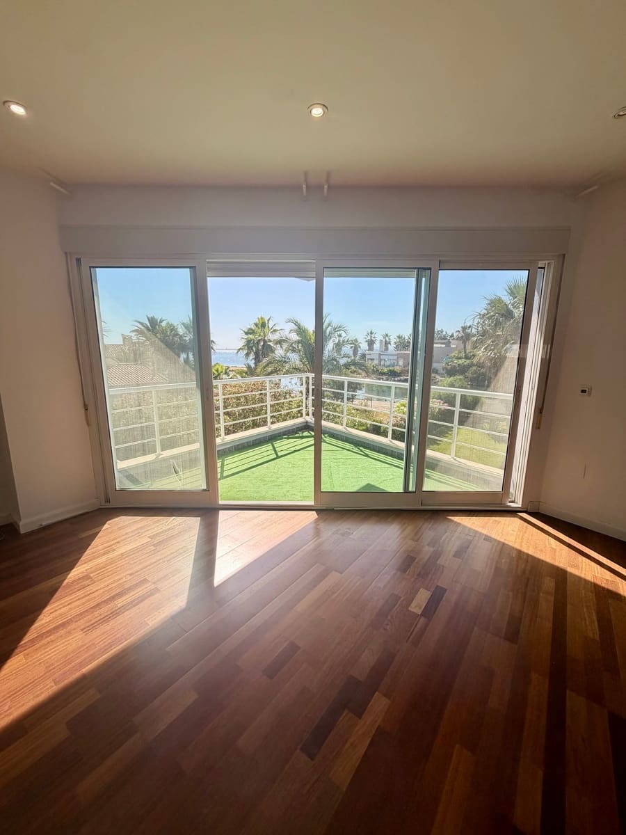 5 makuuhuone Huvila myytävänä paikassa La Manga del Mar Menor - 685 000 € (Ref: 9861528)