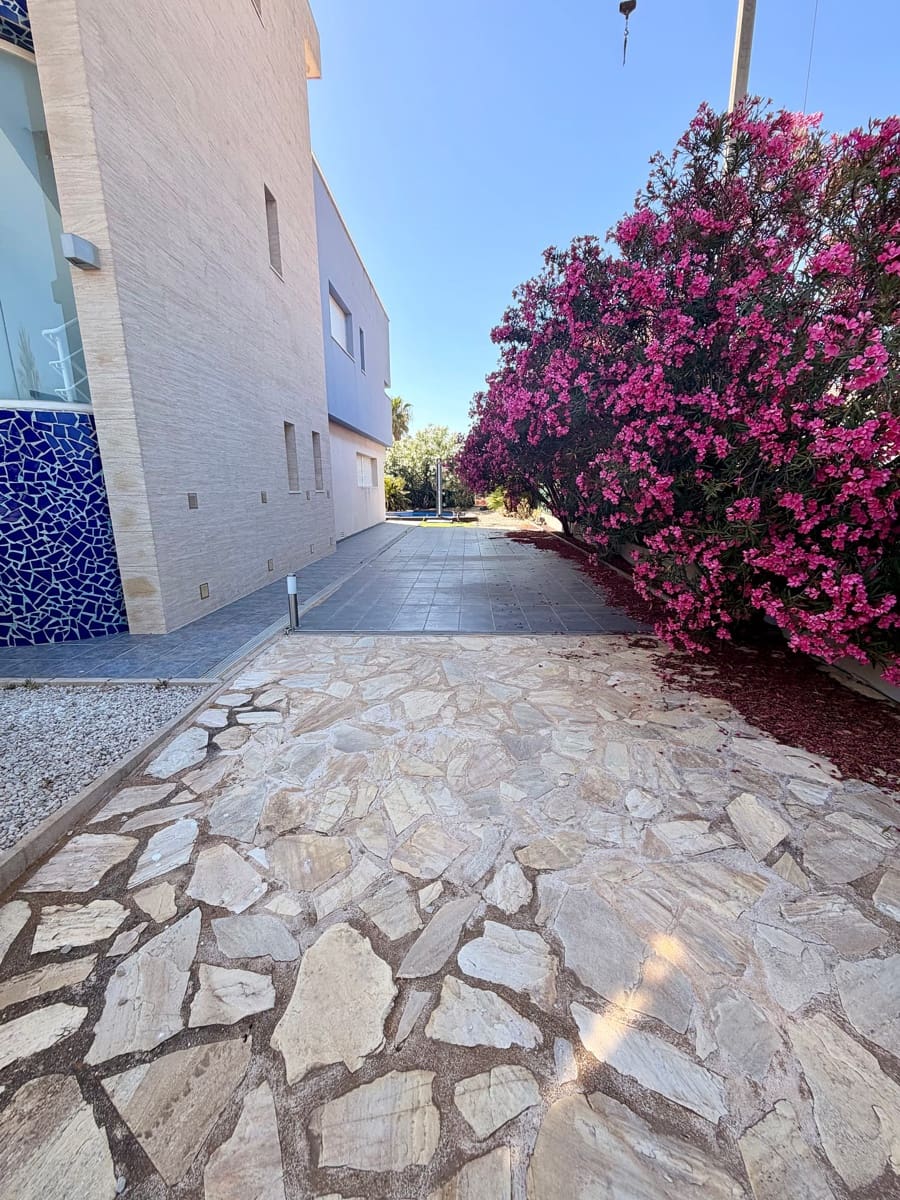 5 makuuhuone Huvila myytävänä paikassa La Manga del Mar Menor - 685 000 € (Ref: 9861528)