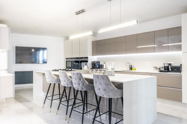 3 makuuhuone Huvila myytävänä paikassa El Valle Golf Resort, Murcia kaupunki - 600 000 € (Ref: 9884007)