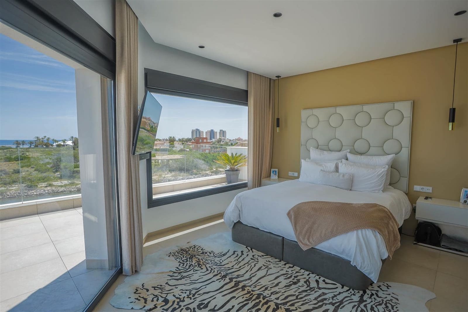 4 quarto Moradia para venda em La Manga del Mar Menor com piscina - 2 150 000 € (Ref: 9912499)