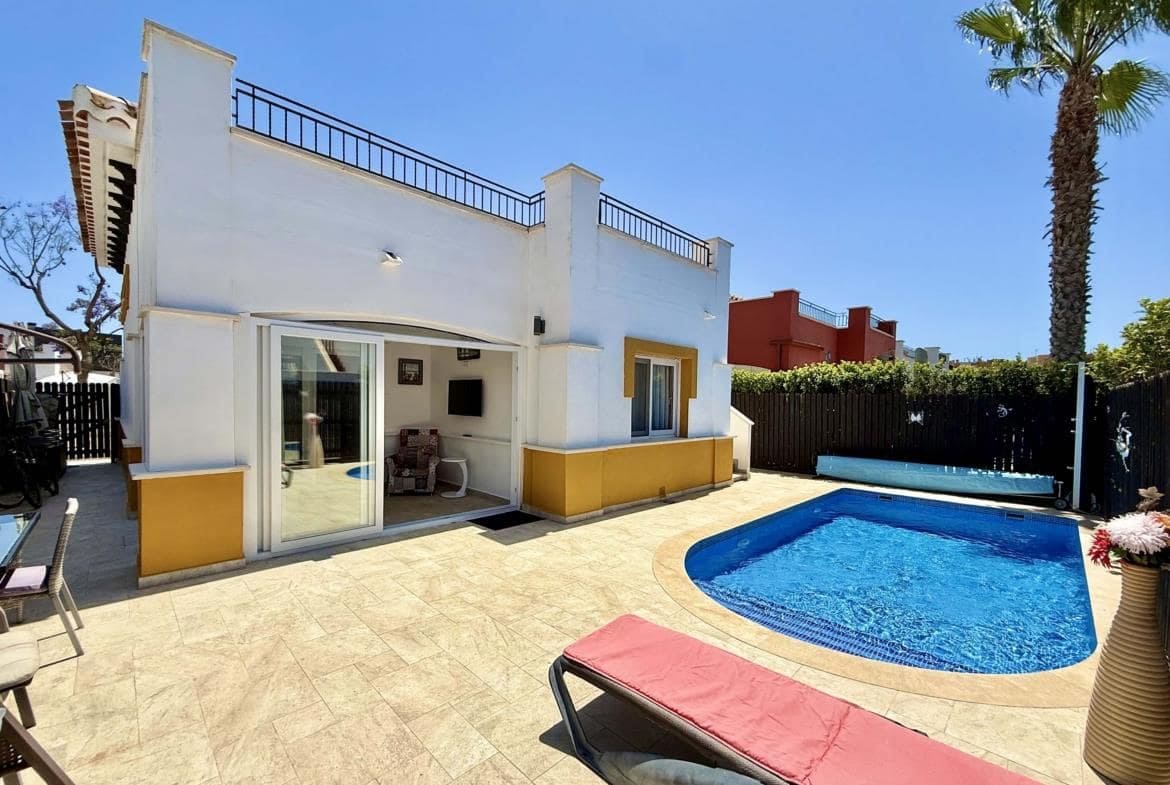 2 bedroom Villa for sale in Mar Menor Golf Resort - € 320,000 (Ref: 9915201)