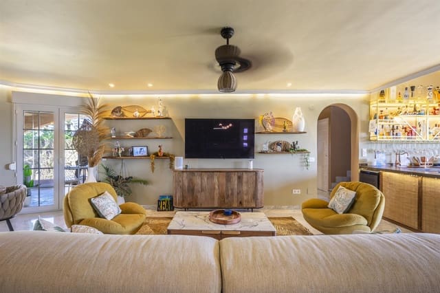 6 bedroom Villa for sale in La Manga del Mar Menor with pool garage - € 990,000 (Ref: 9915202)
