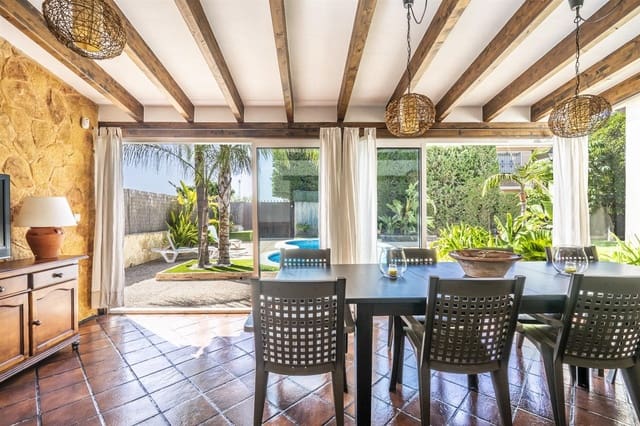 Chalet de 4 habitaciones en Beniel en venta con piscina - 595.000 € (Ref: 9932807)