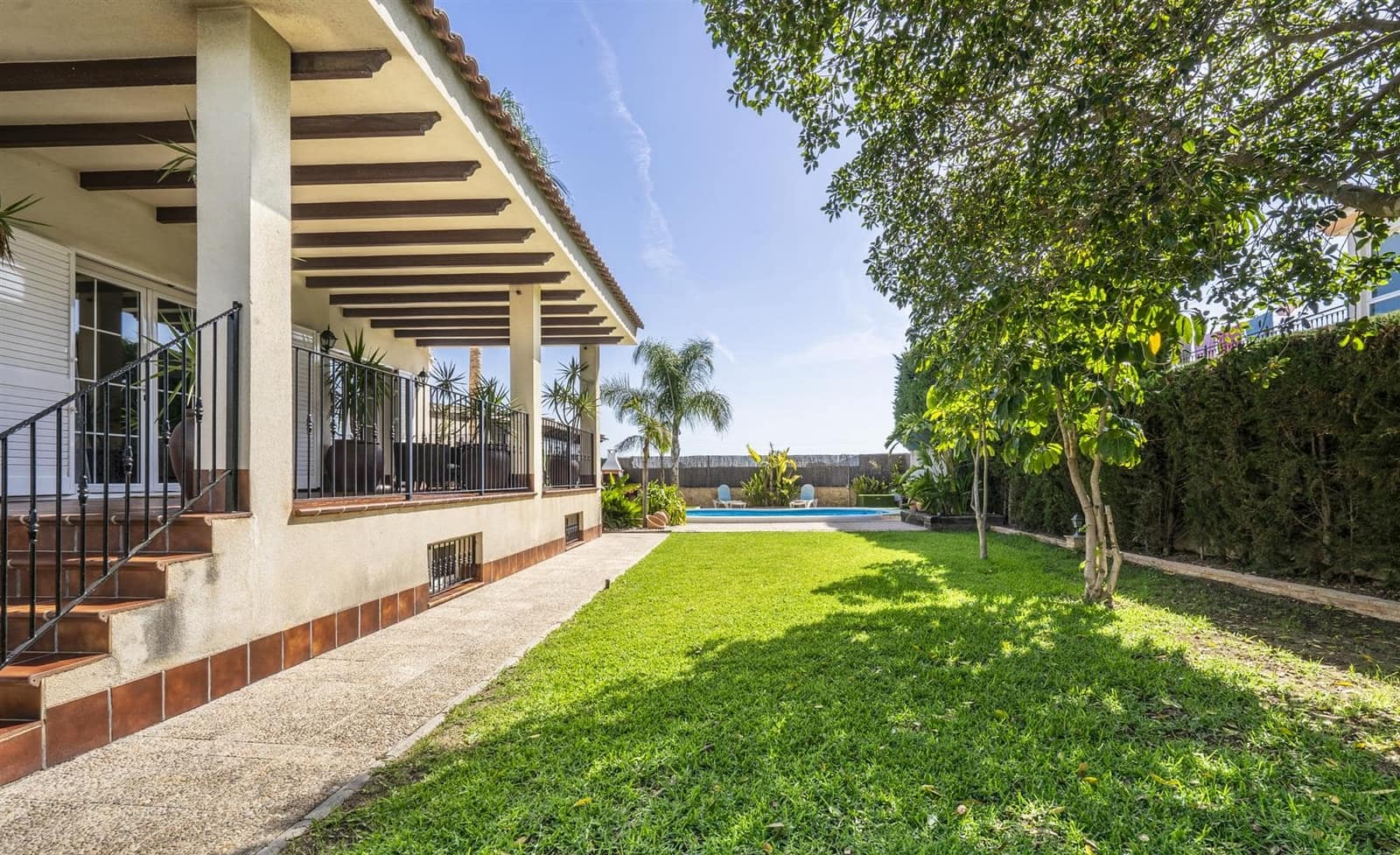 Chalet de 4 habitaciones en Beniel en venta con piscina - 595.000 € (Ref: 9932807)