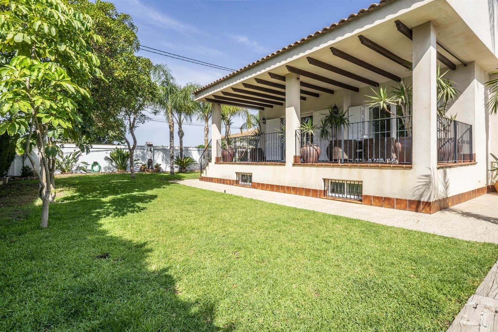 Chalet de 4 habitaciones en Beniel en venta con piscina - 595.000 € (Ref: 9932807)