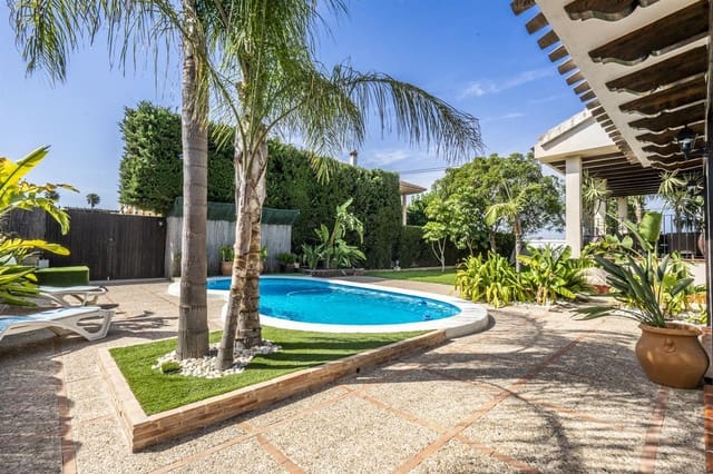 Chalet de 4 habitaciones en Beniel en venta con piscina - 595.000 € (Ref: 9932807)