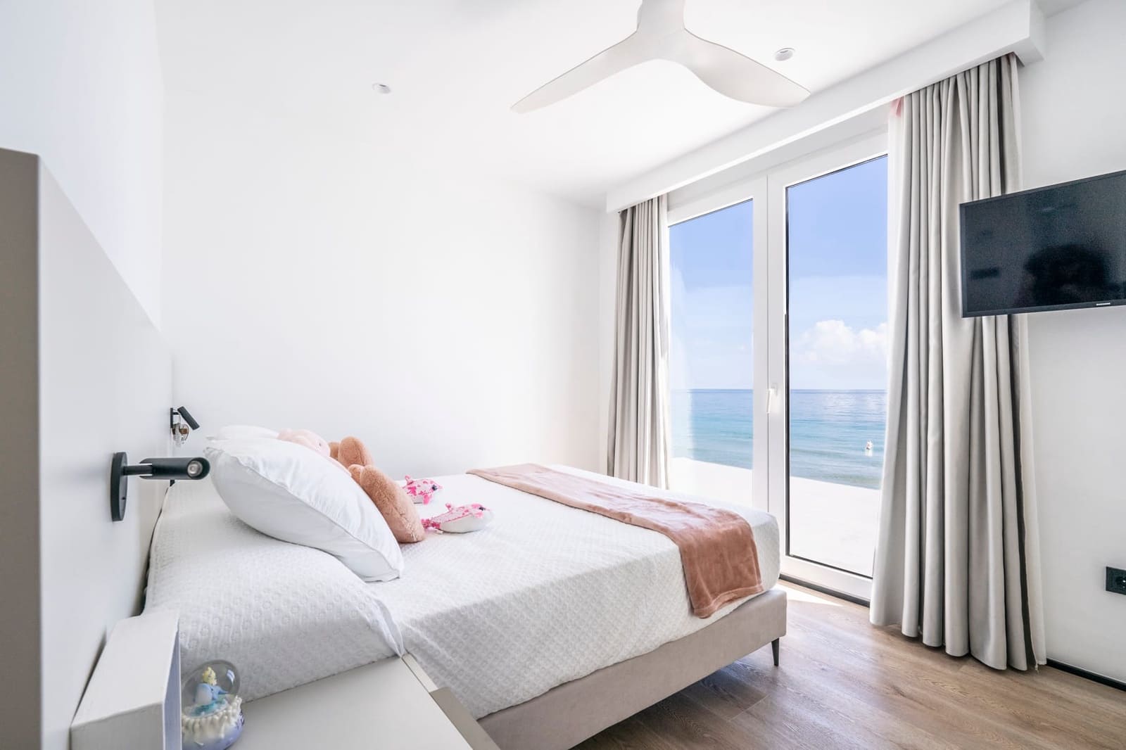3 bedroom Villa for sale in La Manga del Mar Menor - € 1,650,000 (Ref: 9939323)