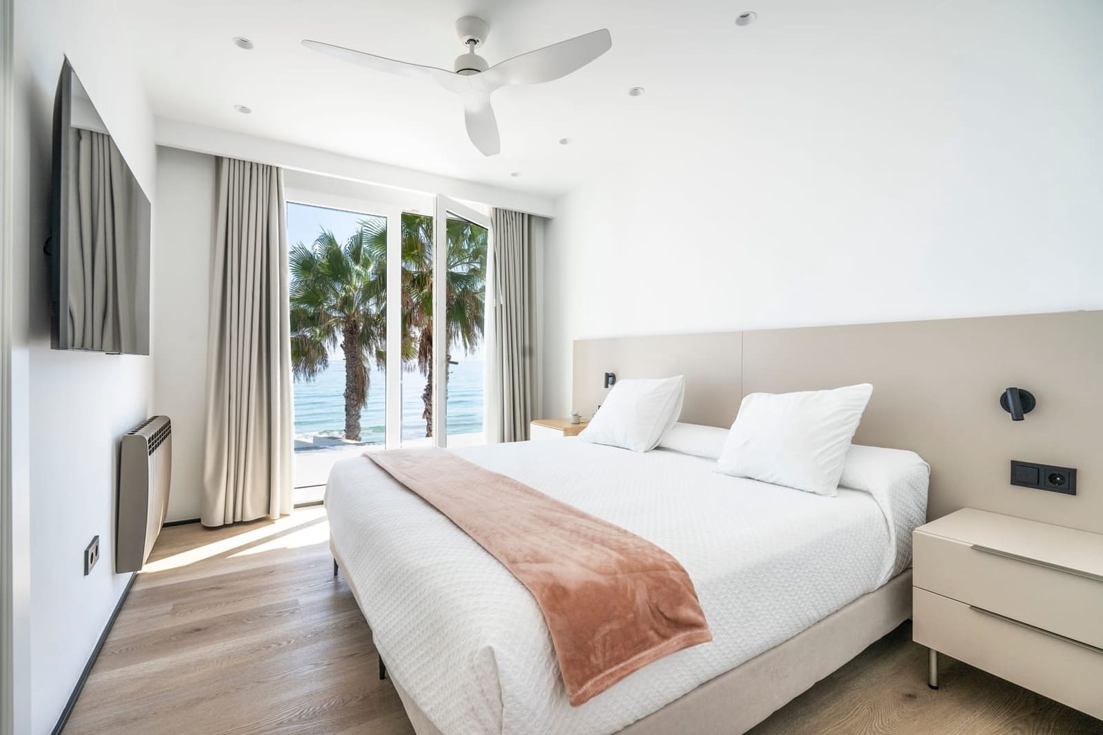 3 bedroom Villa for sale in La Manga del Mar Menor - € 1,650,000 (Ref: 9939323)