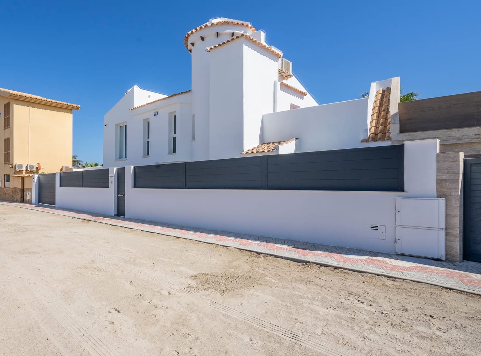 3 bedroom Villa for sale in La Manga del Mar Menor - € 1,650,000 (Ref: 9939323)