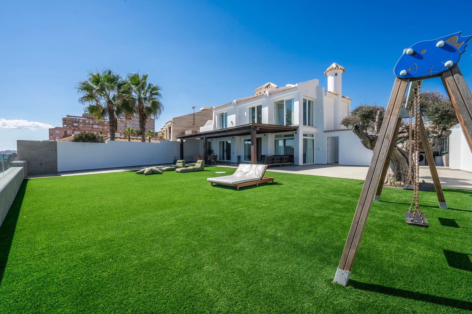 3 bedroom Villa for sale in La Manga del Mar Menor - € 1,650,000 (Ref: 9939323)