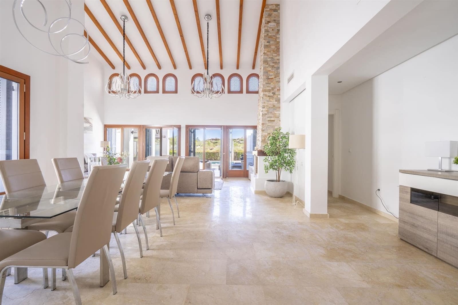4 makuuhuone Huvila myytävänä paikassa El Valle Golf Resort - 650 000 € (Ref: 9939324)